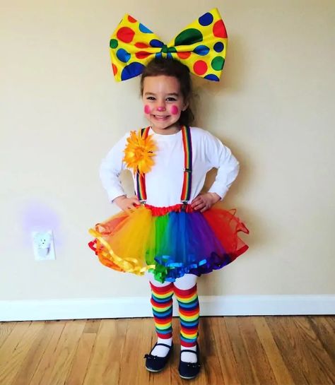 Cute Clown Costume Circus Costume Diy, Clown Costume Diy, Cute Clown Costume, Girl Clown Costume, Inexpensive Halloween Costumes, Circus Halloween Costumes, Costume Homemade, Diy Fantasia, Scary Clown Costume