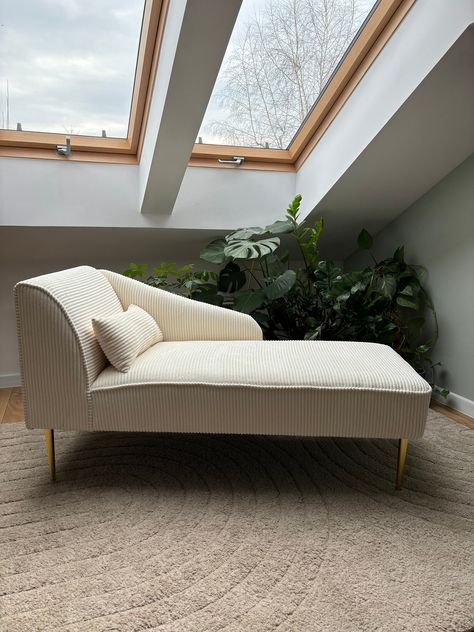 Chaise lounge is made with attention to every detail, we are a company that appreciates the quality of workmanship and customer satisfaction. If you would like to be sure to the material, we will help and send samples. Vidoe from production on instragram: https://www.instagram.com/reel/Cd0u0ULofxL/?igshid=YmMyMTA2M2Y= Link to all our available materials on yotube: https://www.youtube.com/playlist?list=PL0YrBp03pFGdTl1KqniXBXMNDgVrKtZns The chaise longue is made of high-quality upholstery foam wi Chez Long Sofa, Fluffy Chaise Lounge, Cream Chaise Lounge, Chaise Lounge Model, Chez Lounge, Chaise Lounge Retro, Lot Chaise Beige, Chaise Lounge Living Room, Storage Chaise Lounge