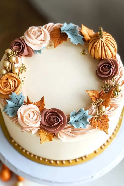 26 Fall Cake Decorating Ideas To Wow Your Guests This Season Fall Cake With Flowers, Pink Fall Cake, Fall Wreath Cake, Fall Theme Cake Ideas, Fall Cake Ideas Decorating, Pretty Fall Cakes, Fall Floral Cake, Fall Mini Cakes Ideas, Thanksgiving Cake Designs