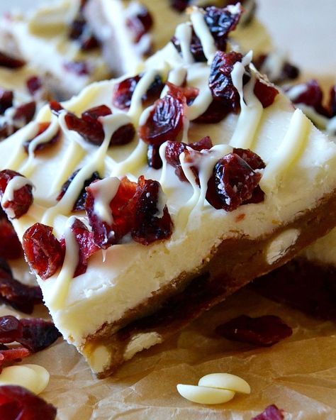 Hayley Parker on Instagram: “These are the BEST CRANBERRY BLISS BARS ever, y’all. Starbucks is SHAKING ❤️ Thick, ultra buttery, soft + chewy with juicy dried…” Copycat Cranberry Bliss Bars, White Chocolate Cream Cheese Frosting, Bliss Bars, Cheese Desserts, Cranberry Bliss, Bliss Bar, White Chocolate Cream, Cranberry Bars, Cranberry Bliss Bars