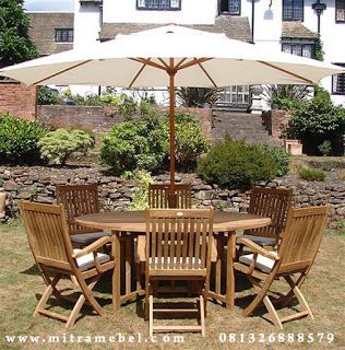 Pusat furniture Outdoor: Set Meja Payung Elegant Jati Mebel jepara - Mitra ... Taman Outdoor, Wooden Patio Furniture, Umbrella Table, Outdoor Patio Garden, Garden Picnic, Rooftop Lounge, Outdoor Set, Garden Furniture Sets, Teak Outdoor