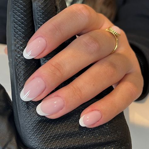 Classy European Nails, Almond Fenech Tip, French Tip Builder Gel, Builder Gel French Tips, Shellac Nails French Tip, Gel X Nails French Tip, French Manicure Wedding Nails, Shellac French Tip, French Nails Oval