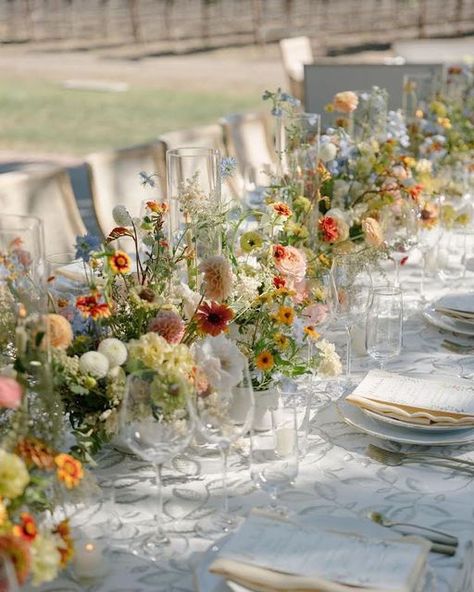 Early May Wedding, Garden Wedding Dinner Table, Spring Garden Wedding Tablescape, Spring Wedding Table Florals, May Wedding Decor Ideas, Flower Decorations Wedding Table, Garden Wedding At Home, Outdoor Spring Wedding Ideas Romantic Table Settings, Wedding Reception One Big Table