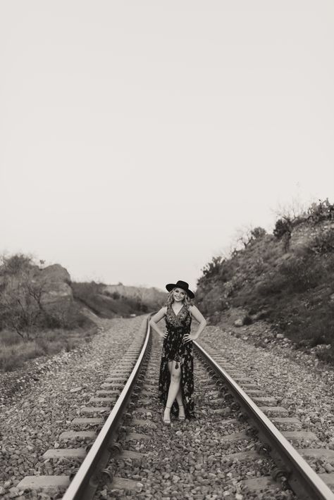 Railroad Senior Pictures, Train Track Poses, Railroad Photoshoot, Western Photoshoot Ideas, Track Senior Pictures, Senior Year Pictures, Track Pictures, Western Photoshoot, Western Photography