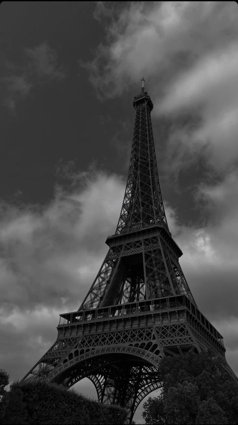 Paris Iffle Tower Aesthetic, Dark Eiffel Tower, Eiffel Tower Wallpaper, Eiffel Tower Aesthetic, Black Eiffel Tower, Eiffel Tower Photography, Dark Academia Wallpaper, Amoled Wallpapers, Whatsapp Wallpaper Cute