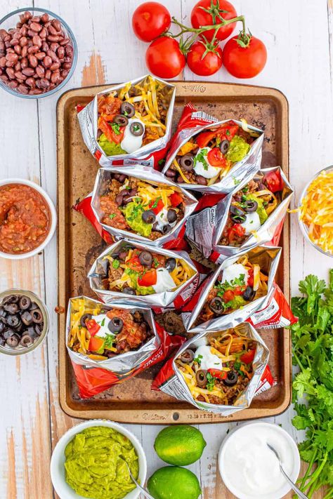 Favorite toppings added to bag of Doritos. Dorito Walking Taco, Walking Nachos Doritos, Walking Nachos, Walking Tacos Recipe, Taco In A Bag, Doritos Nachos, Walking Tacos, Crock Pot Tacos, Cheese Chips