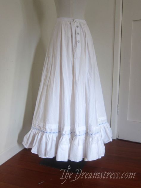 Just a boring old petticoat – The Dreamstress. Petticoat suitable for wear under late Victorian and early 1900s garments Fern Cosplay, 1900 Dress, Petticoat Pattern, Good Images, Vintage Clothes Patterns, Petticoat Skirt, Interesting Story, Victorian Clothing, Edwardian Fashion