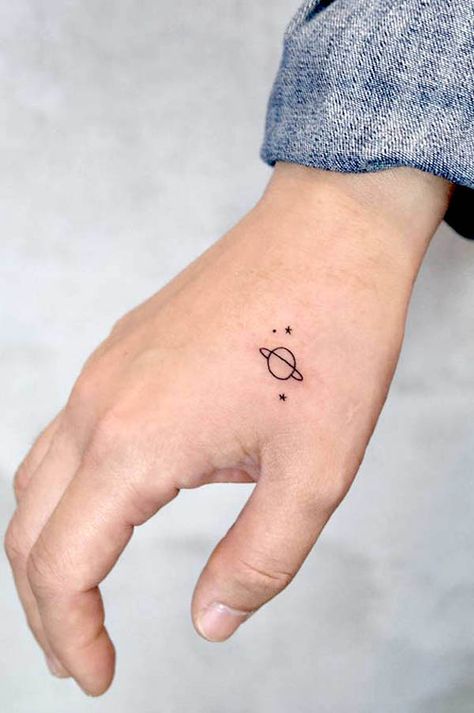 76 Hand Tattoos For Women with Meaning - Our Mindful Life Small Top Of Hand Tattoos, Tattoo Women Hand, Small Hand Tattoos For Women Unique, Hand Tattoo Aesthetic, Thumb Tattoos For Women, Hand Tattoo Women, Small Tattoos For Ladies, Dragon Hand Tattoo, On Hand Tattoo