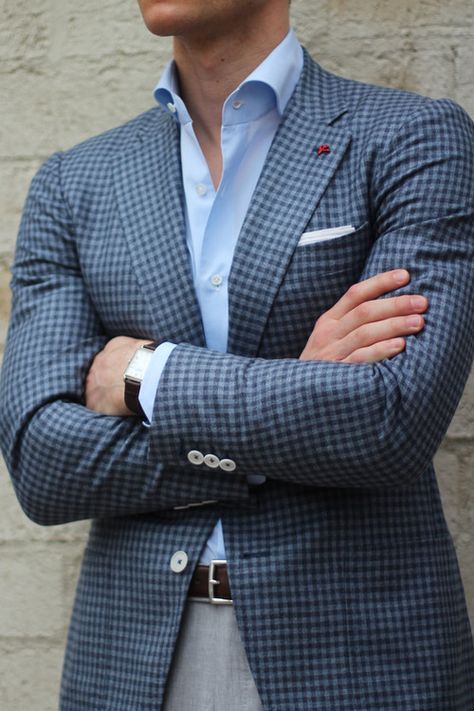 Take my money and give me that jacket! Light buttons on a great blue-grey check. Blue Sport Coat, Style Gentleman, Sport Jacket Men, Gingham Jacket, Style Lookbook, Kate Upton, Sharp Dressed Man, Man Style, Well Dressed Men