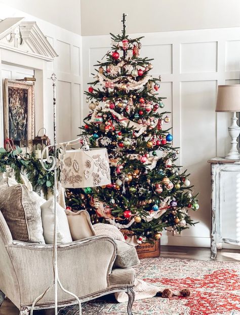 Christmas Home Tour 2022 - LeCultivateur Modern Cottage Christmas, Country Living Christmas, Christmas Home Tours 2024, English Cottage Christmas, Christmas Home Tours, Southern Living Christmas, Christmas House Tour, July Holidays, Happy December