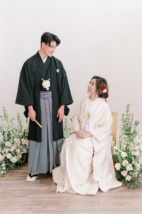 Japanese Bridal Kimono, Japanese Bridal Dress, Traditional Japanese Wedding Kimono, Kimono Couple Photoshoot, Japanese Wedding Aesthetic, Japanese Wedding Dress Traditional, Japanese Prewedding, Japanese Wedding Dresses, Japan Traditional Clothes