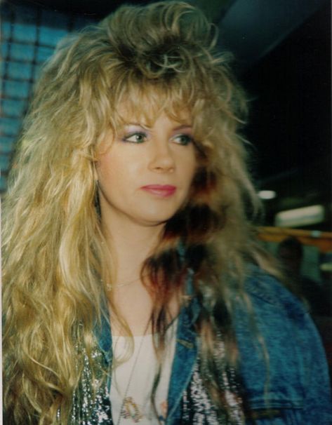 Jan in Finland 1989 Janet Gardner, Jan Kuehnemund, 80's Hairstyles, Guitar Woman, 80s Hair And Makeup, Female Guitarists, Lita Ford, Life Moves Pretty Fast, Heavy Metal Girl