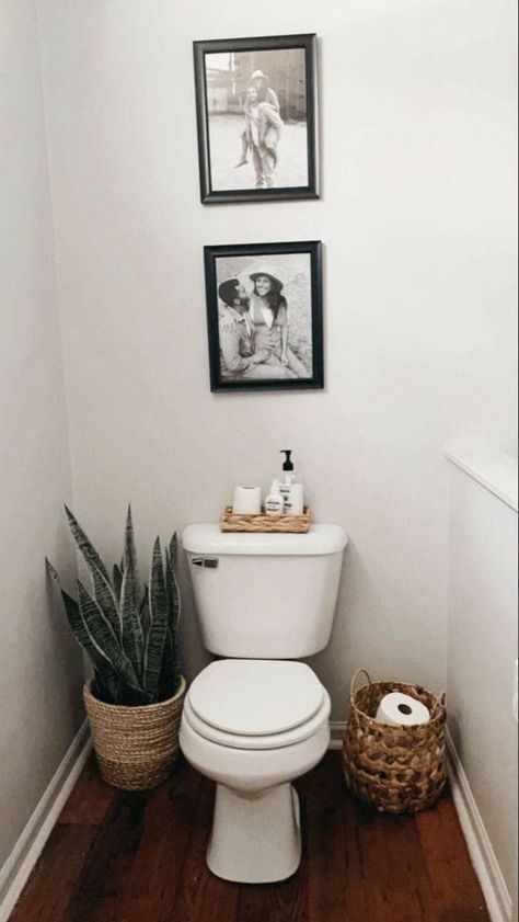 Basic Bathroom Decor Ideas, Simple House Decor, Half Bath Decor, Half Bathroom Decor, Toilet Room Decor, Bathroom Counter Decor, Simple Bathroom Decor, Restroom Decor, Bathroom Decor Apartment