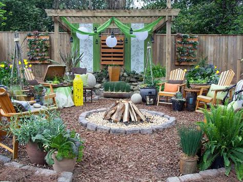 Create a Moroccan hideaway in your own backyard with bright colors, geometric patters, and flowing fabrics. Bungalow Landscaping, Cheap Landscaping Ideas, Lots Of Plants, No Grass Backyard, Rustic Backyard, Cheap Backyard, Backyard Seating, Garden Ideas Cheap, Landscape Designs