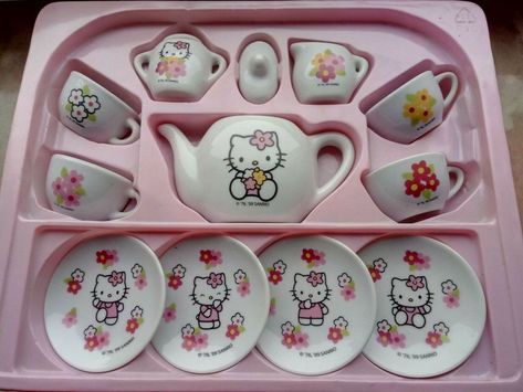 Kitty Aesthetic, Charmmy Kitty, Miniature Tea Set, Hello Kitty Aesthetic, Hello Kitty Items, Hello Kitty Collection, Sanrio Characters, Cool Stuff, Pink Aesthetic