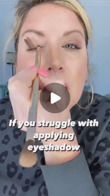 30K views · 1.3K likes | Ashley Steading ✨ Over 30 Fashion and Beauty on Instagram: "Do you struggle with eyeshadow application? If you do try this trick and let me know if it helps!! The reel that brought most of you here! ❤️ I’m using Seint shades: Cupcake, Chai, Cafe, & Filly. If you would like the link to these shades or the Eyeshadow Brush comment “Link”.  #easyeyeshadow #mommakeup #easymakeuplook #over35 #makeupover30 #makeuptipsforbeginners #makeupforbeginners #eyeshadowspalette #eyeshadowlook #fashionover30" Easy Work Eyeshadow, Easy Make Up Hacks, Eyeshadow Over 50 Hooded Eyes, Simple Evening Eye Makeup, Eyeshadow Application Step By Step, Simple Eye Shadow Tutorial, Eyeshadow Pencil Tutorial, Light Make Up Tutorials, Eye Shadow For Small Eyes