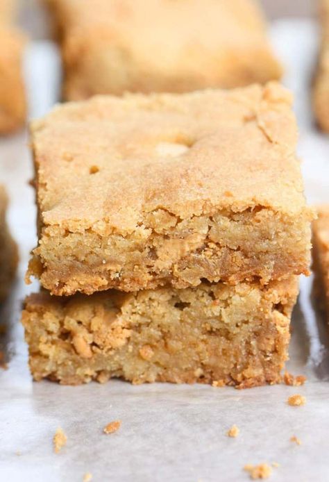 Chewy homemade blondies with butterscotch chips. These Butterscotch Blondies are the BEST, especially served with ice cream and an easy homemade butterscotch sauce. | Tastes Better From Scratch Homemade Blondies, Blondie Cake, Blondies Recipe Easy, Peanut Butter Brownies Recipe, Butterscotch Bars, Butterscotch Blondies, Butter Scotch, Sugar Cookie Bars, Blondies Recipe