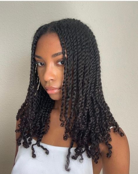 Mini Twists Natural Hair, Cabello Afro Natural, Twisted Hair, Quick Natural Hair Styles, Natural Hair Twists, Protective Hairstyles Braids, Hair Twist Styles, Hairdos For Curly Hair, Pretty Braided Hairstyles