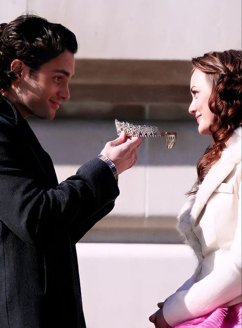 Dan And Blair, Dan Gossip Girl, Blair Waldorf Hair, Blair And Dan, Gossip Girl Party, Heartless Book, Dan Humphrey, Blair And Serena, Reign Fashion