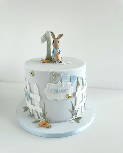 Peter Rabbit 1st Birthday Cake, Peter Rabbit Smash Cake, Peter Rabbit Christening Cake, Peter Rabbit Birthday Cake, Rory Birthday, Beatrix Potter Cake, One Year Birthday Cake, Backyard Kids Party, Barnyard Cake