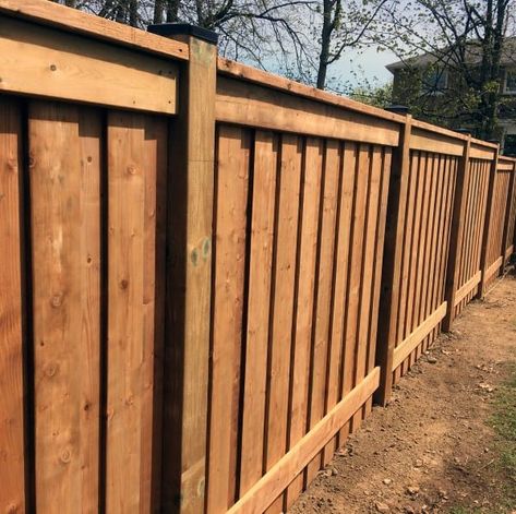 Top 50 Best Privacy Fence Ideas - Shielded Backyard Designs Woods Backyard Ideas, Cheap Privacy Fence, Privacy Fence Ideas, Diy Privacy Fence, Easy Fence, Wood Privacy Fence, Wood Fence Design, Walls Ideas, Modern Fence Design