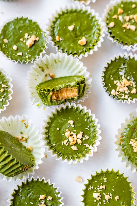 Matcha Peanut Butter Cups Confectionary Recipes, Matcha Dessert Recipes, Matcha Brownies, Matcha Dessert, Green Matcha, Matcha Cookies, Matcha Ice Cream, Matcha Recipe, Candy Recipes Homemade