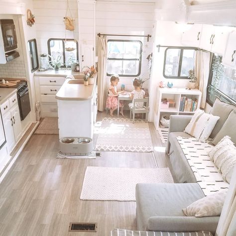 Twinning in Their 5th Wheel: Family of Four's Renovated RV Life! 5th Wheel Camper Remodel, Caravan Renovation Before And After, 5th Wheel Camper, Zelt Camping, Rv Interior Remodel, Architecture Renovation, Tiny House Camper, Camper Trailer Remodel, Caravan Renovation