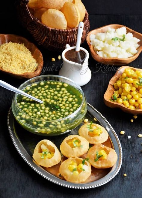 Pani Puri - Binjal's VEG Kitchen Desi Street Food, Puri Recipes, Pani Puri, Chaat Recipe, Indian Street Food, Chutney Recipes, Indian Food Recipes Vegetarian, Veg Recipes, Indian Dishes