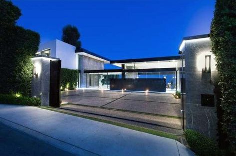 Top 60 Best Driveway Gate Ideas - Wooden And Metal Entrances Modern Driveway, Driveway Design, Modern Mansion, Modern House Plan, Hollywood Hills, Contemporary Home Decor, Modern Exterior, Gate Design, Contemporary Home