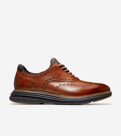 Wing oxford upper in leather.Stitchlite™ knit bootie.​Luxuriously cushioned GRANDFØAM footbed.Rubber bottom for zonal traction and greater durability. Bohemian Shoes, Wingtip Oxford Shoes, Comfortable Mens Shoes, Mens Ankle Boots, Man Shoes, Brown Oxfords, Wingtip Oxford, Cole Haan Men, Tassel Loafers