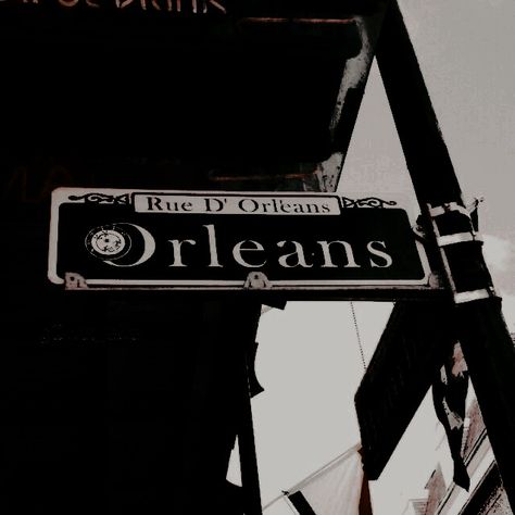 Voodoo New Orleans, New Orleans Witch, Southern Gothic Aesthetic, Renee Ahdieh, New Orleans Voodoo, Interview With The Vampire, Southern Gothic, Gothic Aesthetic, New Orleans Louisiana