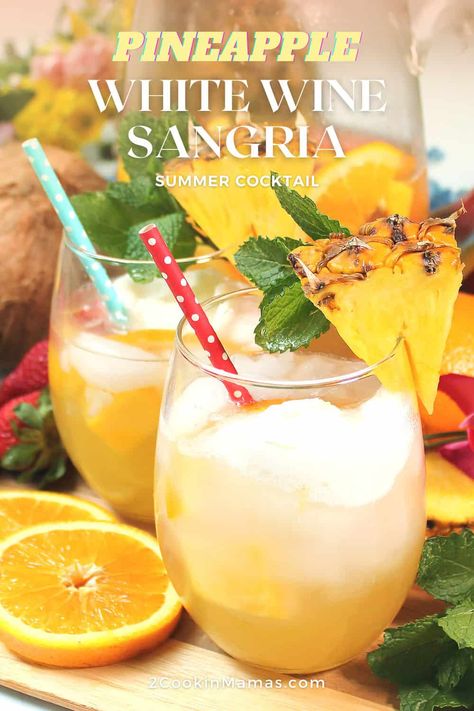 Pineapple White Wine Sangria Easy White Wine Sangria, Pineapple Sangria Recipes, Entertaining Backyard, Pineapple Sangria, White Wine Sangria Recipe, White Sangria Recipe, Coconut Mojito, White Wine Sangria, Wine Sangria