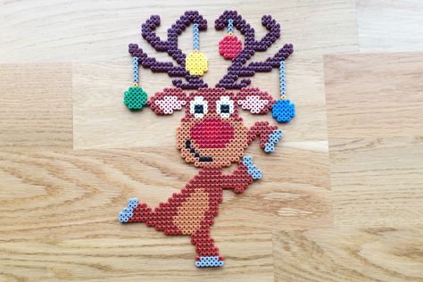 Juleperlerier - StyleDesignCreate Hama Beads Christmas, Xmas Beads, Beads Perler, Christmas Perler Beads, Hamma Beads Ideas, Easy Perler Bead Patterns, Pearl Beads Pattern, 3d Perler Bead, Fuse Bead Patterns