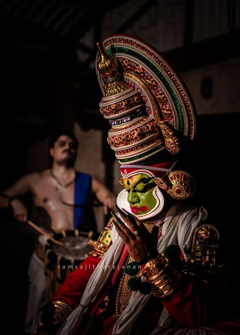 kadhakali Photography Kathakali Face, Dance Of India, Indian Culture And Tradition, Kerala Travel, Traditional Sculptures, Dancer Painting, Dance Project, Live Screen Wallpaper, Artsy Photos