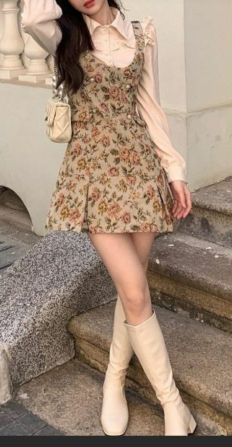 Floral Style Outfit, Pastel Feminine Outfits, Whimsical Astethic Outfits, Light Feminine Outfits Casual, 90s Summer Aesthetic Outfits, Spring Academia Outfits, Bloomcore Outfits, Pisces Venus Style Outfits, Pisces Venus Outfits