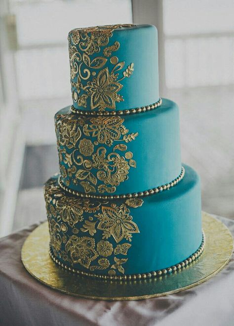 Teal & Gold Indian Wedding Cake Xv Cakes, Wedding Cake Blue Gold, Bollywood Cake, Teal And Gold Wedding, Blue Wedding Cakes, Henna Cake, Indian Cake, Cakes Fondant, Bday Dinner