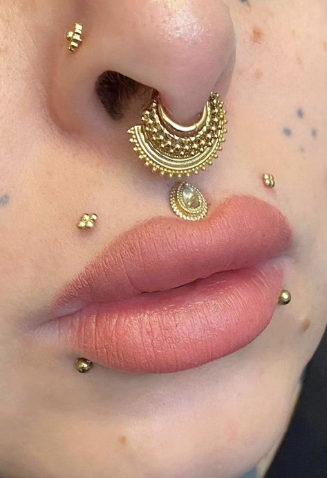 Septum medusa piercing