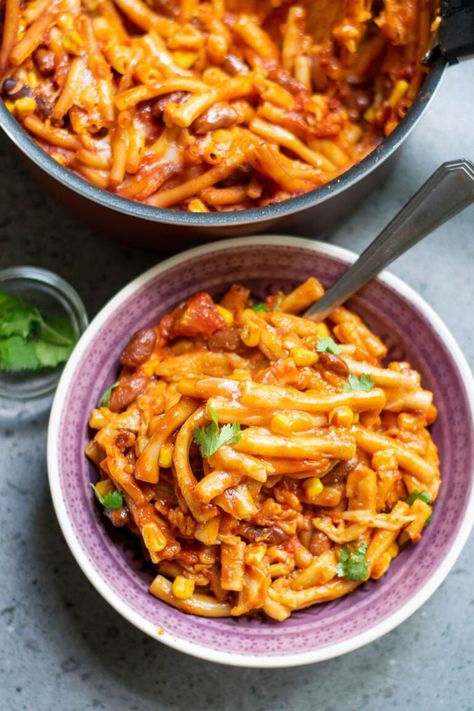 This One-Pot Vegan Chili Mac makes for an easy meal that’s packed with flavor! Topped with vegan cheese, this Mexican inspired vegan one pot pasta is perfect for weeknight dinners or cold evenings. #onepotveganmeal #veganonepotpasta Vegan Chili Mac And Cheese, Winter Meal Ideas Vegetarian, One Pot Vegetarian Pasta, Vegan Dinner Winter, Winter Meals Vegan, Vegetarian Recipes Winter, Winter Vegan Meals, Vegan Dinner Pasta, One Pot Meals Vegetarian