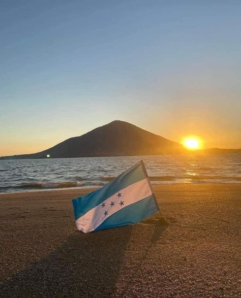 Honduras Flag Aesthetic, Honduras Aesthetic Wallpaper, Honduras Food, Honduras Flag, Latina Aesthetic, Honduras Travel, San Pedro Sula, Hispanic Culture, Cute Summer Wallpapers