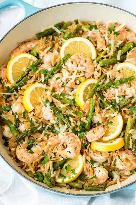 Shrimp Orzo with Lemon and Asparagus Orzo Asparagus, Asparagus Pasta Recipes, Lemon Asparagus Pasta, Lemon Shrimp Pasta, Shrimp Asparagus, Shrimp Orzo, Healthy One Pot Meals, Resep Pasta, Lemon Shrimp