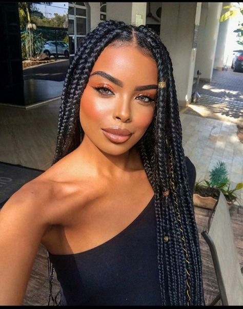 Box Braids Hairstyles Medium, Latina Braids, Half Shaved Hair, Side Braid Hairstyles, Big Box Braids Hairstyles, Goddess Braids Hairstyles, Box Braids Hairstyles For Black Women, Cute Box Braids Hairstyles, Protective Hairstyles Braids