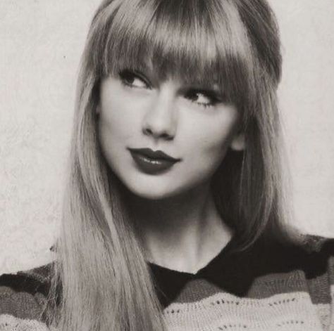 Blonde Hair, Bangs, Taylor Swift, Swift, A Woman, Blonde, Black And White, Hair, White