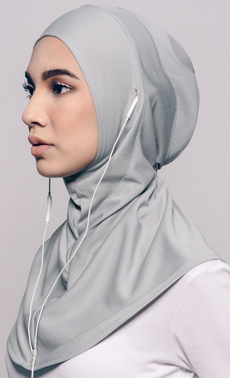 Najwaa Sport Fit Hijab in Grey | FashionValet Hijabi Fitness, Training Outfit Women, Gym Hijab, Hijab Stile, Hijab Sport, Sports Hijab, Estilo Hijab, Turban Hijab, Black And White Outfit