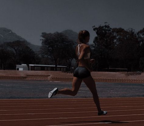 Run Astetic, Sport Coach Aesthetic, Hobby Aesthetic Sport, Sport Astetic, Coach Aesthetic Sports, Runner Aesthetic Girl, Track And Field Aesthetic Girl, Track Girl Aesthetic, Runner Girl Aesthetic