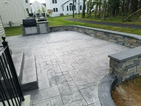 Patio Seating Wall, Landscape Pavement, Stamped Concrete Patio Ideas, Concrete Seating, Stone Seating, Concrete Patio Ideas, Seating Wall, Patios And Decks, Concrete Patios