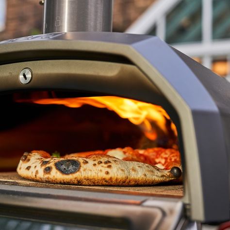 Ooni Karu 12G Multi-Fuel Portable Pizza Oven - UU-P25100. UU-P25100. Portable Outdoor Pizza Ovens. Ooni Karu 12G combines optimal performance with award-winning design. A small footprint, a powder-coated body for weather resistance and a sleek silhouette make Karu 12G a welcome addition to any garden, balcony or outdoor kitchen. Portable Pizza Oven, Portable Oven, Four A Pizza, Oven Recipe, Outdoor Oven, Great Pizza, Baking Stone, Wood Fired Pizza Oven, Pizza Peel