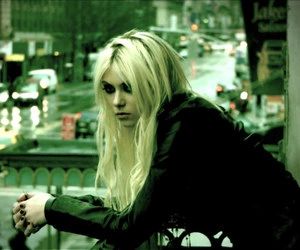 Taylor Momsen, Taylor Momson, Styl Grunge, Pretty Reckless, Estilo Hippy, The Pretty Reckless, I'm With The Band, Long Blonde, Long Blonde Hair