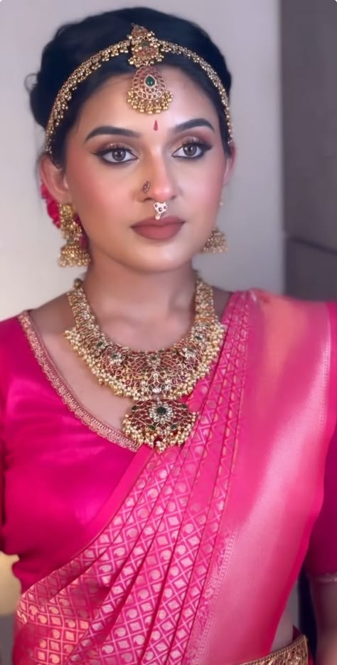 Wedding Makeup South Indian, Dusky Bridal Makeup Indian, Dusky South Indian Bride, Muhurtham Makeup Look, Bridal Makeup South Indian Wedding, Pink Saree Bride, Dusky Skin Makeup Indian Bride, Dusky Skin Saree Look, Dusky Pink Outfit