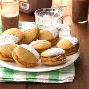 Banana Whoopie Pies, Livingston Montana, Cookie Sandwich Recipes, Whoopie Pie Recipe, Chocolate Whoopie Pies, Banana Buttermilk, Best Christmas Cookie Recipe, Whoopie Pie, Banana Cookies