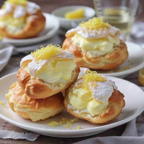 HEAVENLY LIMONCELLO CREAM PUFFS Lemon Whipped Cream, Chantilly Cream, Chocolate Pastry, Tiramisu Recipe, Italian Recipes Authentic, Italian Cookies, Sweet Delights, Italian Desserts, Cream Puffs